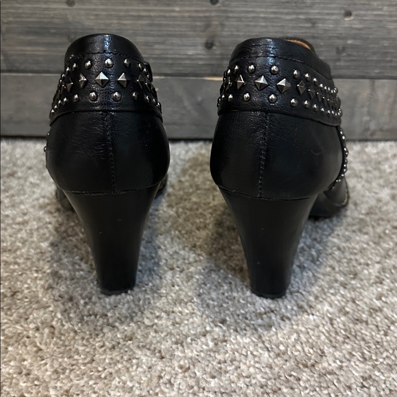 Sofft Shalene Black Studded Rounded Toe Ankle Booties - Picture 4 of 10
